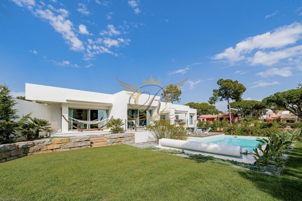 Open your eyes to a permanent Algarvian paradise