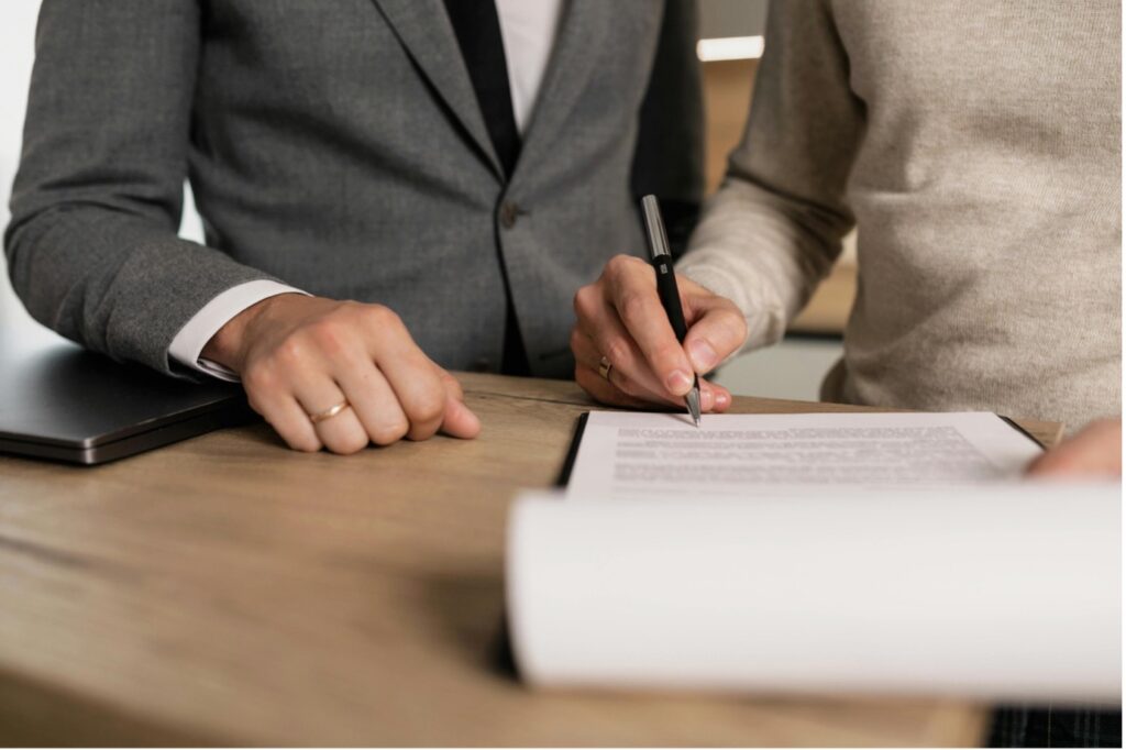 Navigating Real Estate Transactions in Quinta do Lago: A Guide to Top Local Lawyers