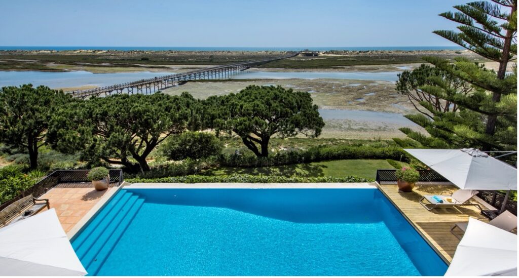 buy villa vale do lobo