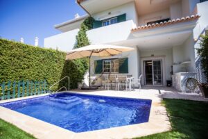 Re​n​ovated Townhouse for Sale in Quinta do Lago | 2+1 Bedrooms